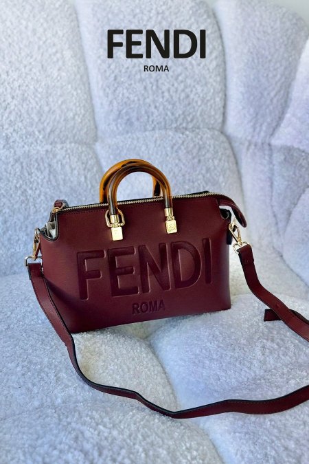 شنطة - Fendi  / كروس  - بوردو <br> <span class='text-color-warm'>نفدت الكمية</span>